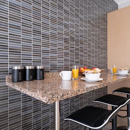 Pool View 3 Bed Апартаменты
