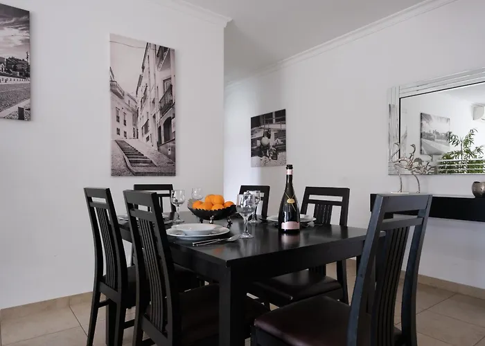 Pool View 3 Bed アパート